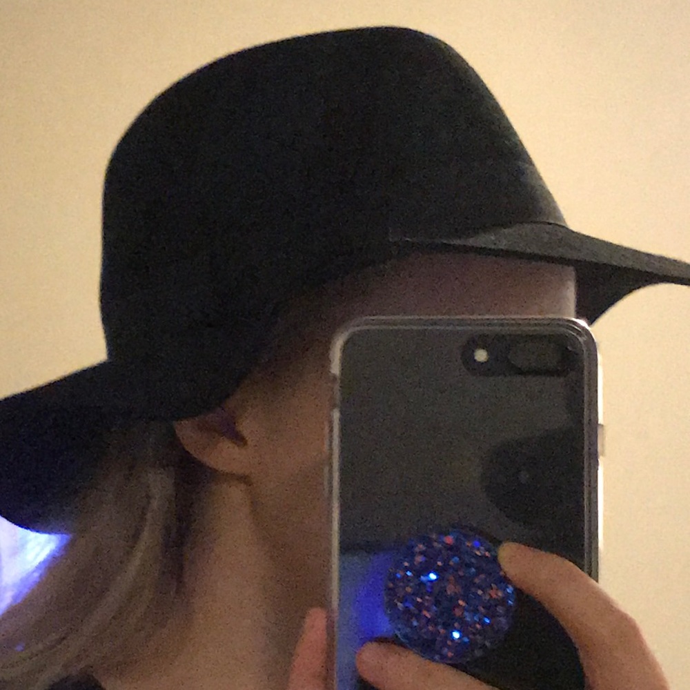 Floppy black hat